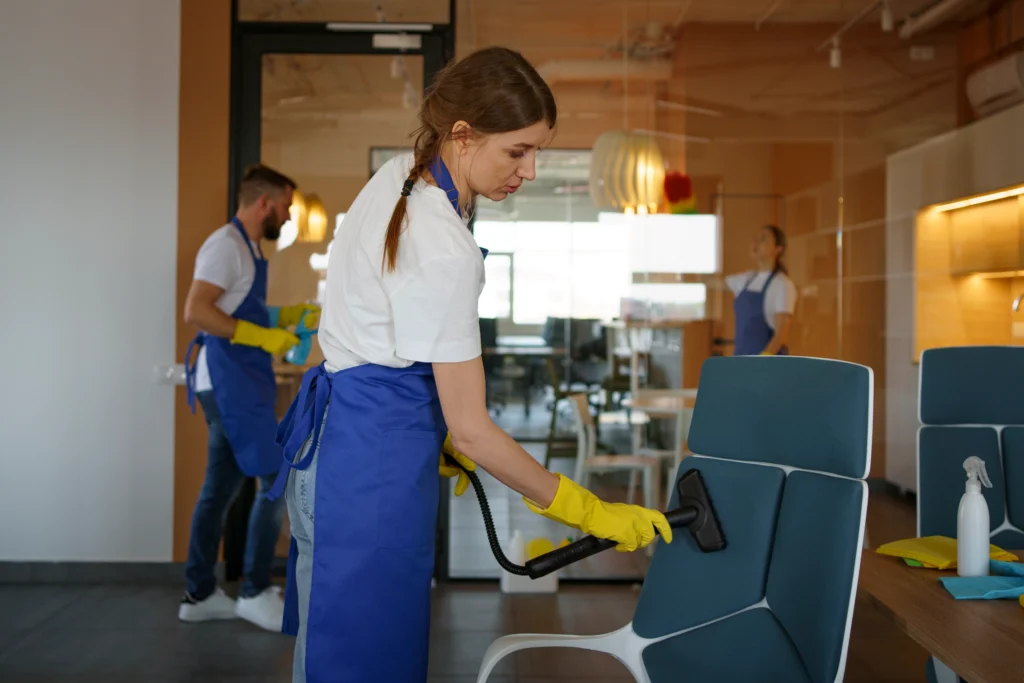Office cleaning service in Phaya Thai workplace